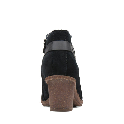 Clarks Sashlin Ester 26136349 Womens Black Suede Ankle & Booties Boots