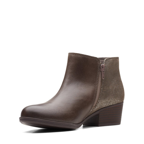 Clarks Adreena Hope 26162820 Womens Brown Leather Ankle & Booties Boots