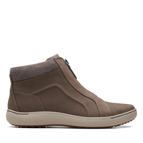 Clarks Nalle Lo AP 26168581 Womens Brown Wide Leather Ankle & Booties Boots