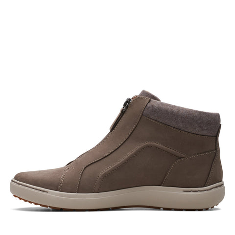 Clarks Nalle Lo AP 26168581 Womens Brown Wide Leather Ankle & Booties Boots