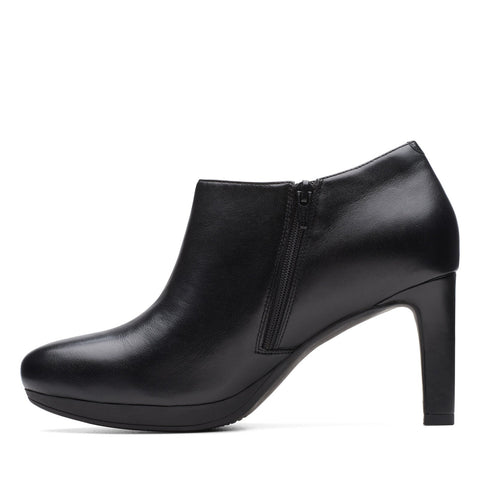 Clarks Ambyr Hope 26174109 Womens Black Wide Leather Ankle & Booties Boots