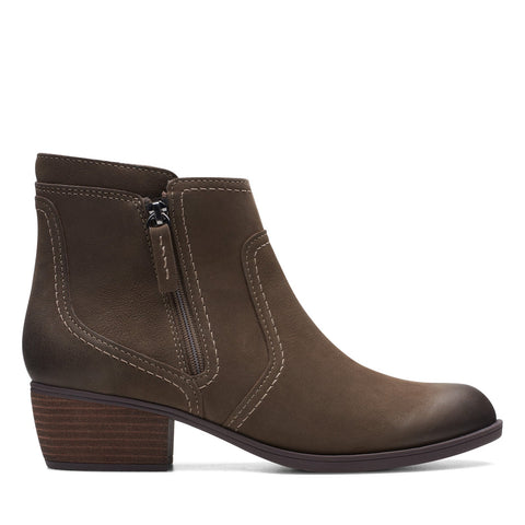 Clarks Charlten Ave 26174177 Womens Brown Wide Nubuck Ankle & Booties Boots