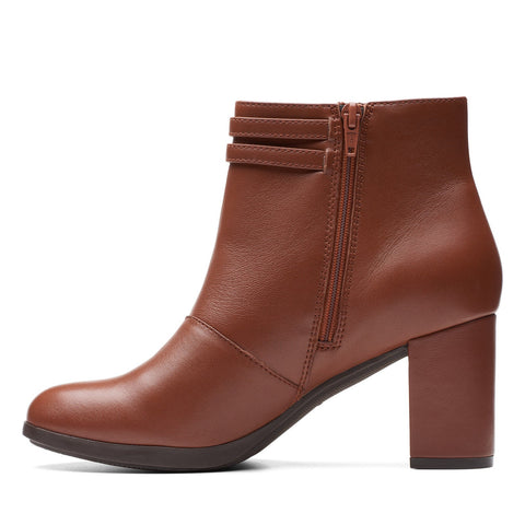 Clarks Bayla Light 26174482 Womens Brown Leather Ankle & Booties Boots