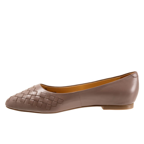 Trotters Estee Woven T1769-117 Womens Brown Wide Leather Loafer Flats Shoes