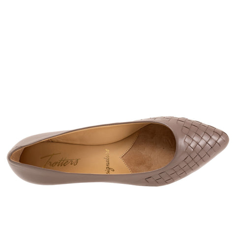 Trotters Estee Woven T1769-117 Womens Brown Leather Loafer Flats Shoes