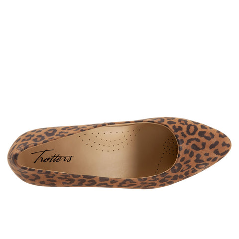 Trotters Kiera T1805-930 Womens Brown Leather Slip On Pumps Heels Shoes