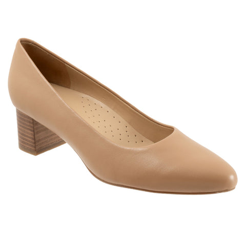 Trotters Kari T1856-145 Womens Beige Extra Wide Leather Pumps Heels Shoes