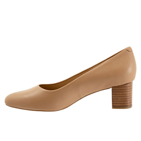 Trotters Kari T1856-145 Womens Beige Wide Leather Slip On Pumps Heels Shoes