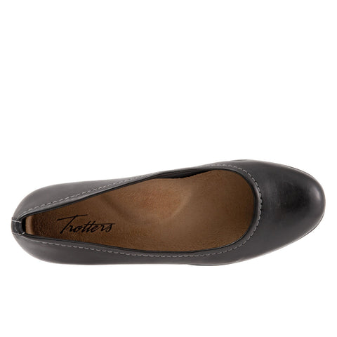 Trotters Darcey T1904-001 Womens Black Narrow Leather Ballet Flats Shoes