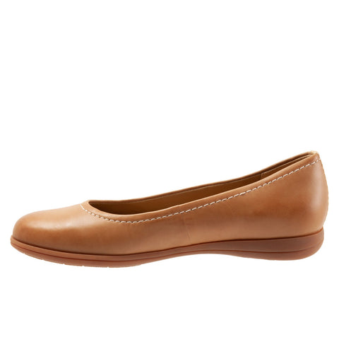 Trotters Darcey T1904-253 Womens Brown Wide Leather Slip On Ballet Flats Shoes