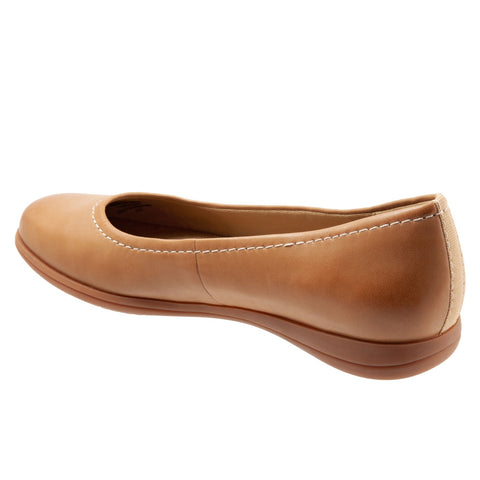 Trotters Darcey T1904-253 Womens Brown Wide Leather Slip On Ballet Flats Shoes