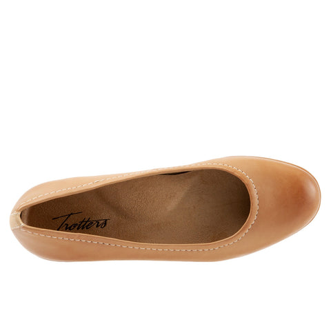 Trotters Darcey T1904-253 Womens Brown Wide Leather Slip On Ballet Flats Shoes