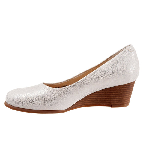 Trotters Winnie T1965-168 Womens White Narrow Leather Pumps Heels Shoes