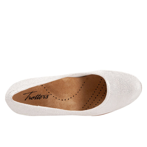 Trotters Winnie T1965-168 Womens White Narrow Leather Pumps Heels Shoes