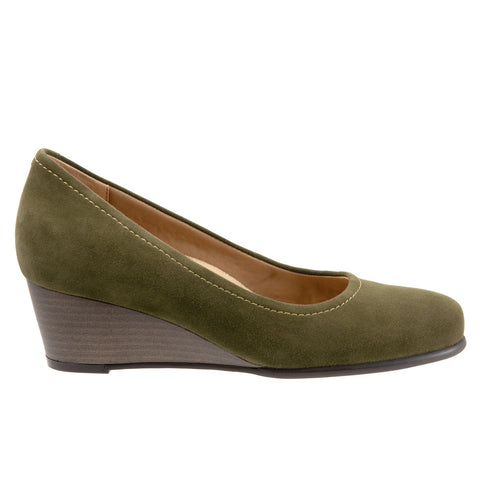Trotters Winnie T1965-303 Womens Green Wide Suede Slip On Pumps Heels Shoes