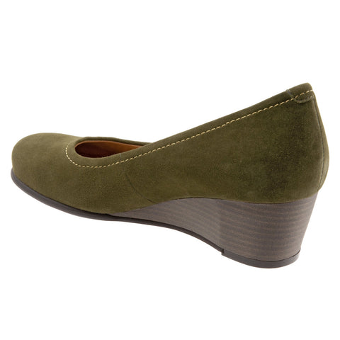 Trotters Winnie T1965-303 Womens Green Wide Suede Slip On Pumps Heels Shoes