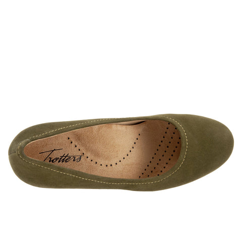 Trotters Winnie T1965-303 Womens Green Wide Suede Slip On Pumps Heels Shoes
