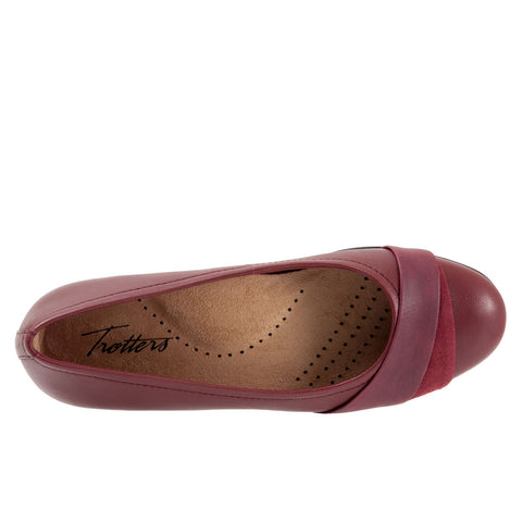 Trotters Danni T2155-601 Womens Red Leather Slip On Ballet Flats Shoes