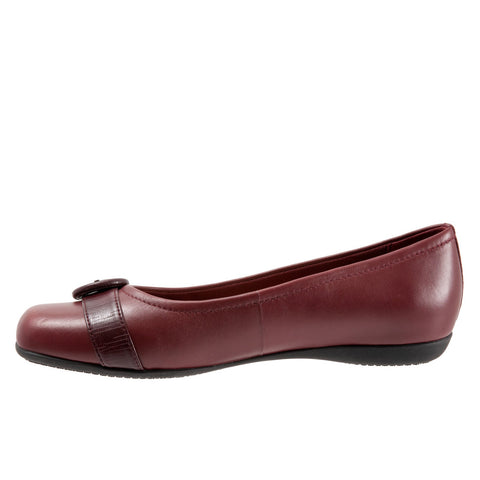 Trotters Sylvia T2166-601 Womens Red Wide Leather Slip On Ballet Flats Shoes