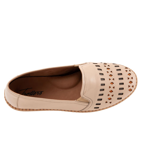 Trotters Remi T2208-138 Womens Beige Wide Leather Slip On Loafer Flats Shoes