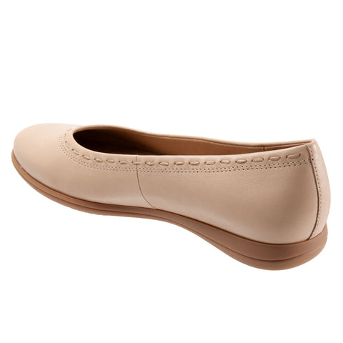 Trotters Dixie T2217-130 Womens Beige Leather Slip On Ballet Flats Shoes
