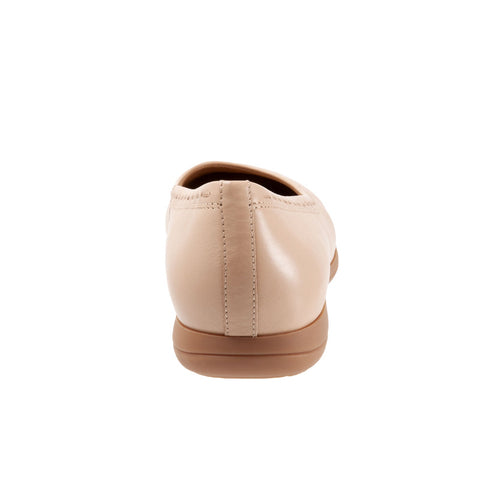 Trotters Dixie T2217-130 Womens Beige Wide Leather Slip On Ballet Flats Shoes
