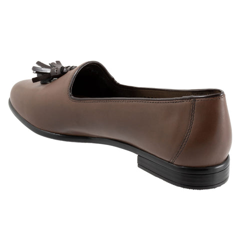 Trotters Liz Tassel T2224-104 Womens Brown Wide Leather Loafer Flats Shoes
