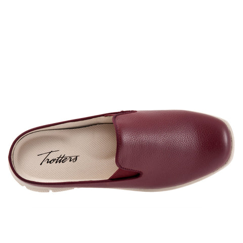 Trotters Uma T2238-641 Womens Burgundy Wide Leather Mule Flats Shoes