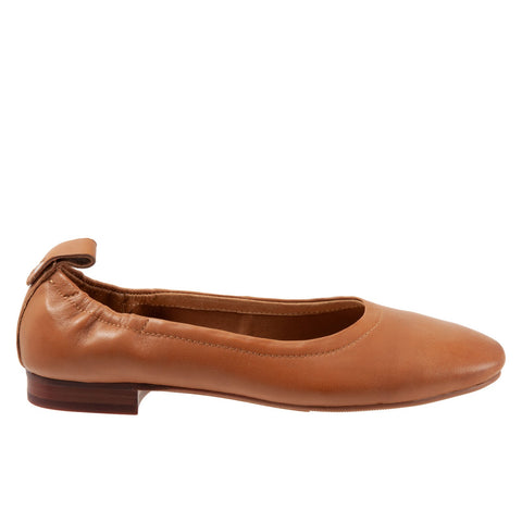 Trotters Gia T2252-215 Womens Brown Wide Leather Slip On Ballet Flats Shoes