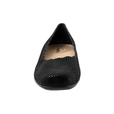 Trotters Sabine T2255-004 Womens Black Leather Slip On Ballet Flats Shoes