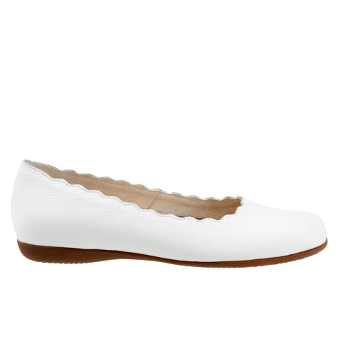 Trotters Sabine T2255-100 Womens White Wide Leather Ballet Flats Shoes