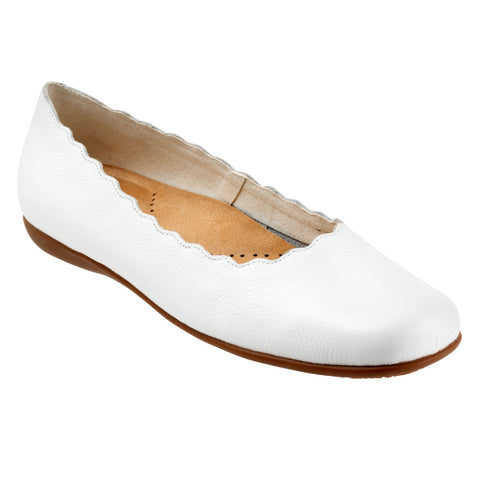 Trotters Sabine T2255-100 Womens White Wide Leather Ballet Flats Shoes