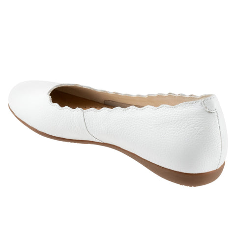 Trotters Sabine T2255-100 Womens White Wide Leather Ballet Flats Shoes