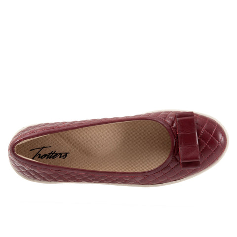 Trotters Anna T2256-601 Womens Red Wide Leather Slip On Ballet Flats Shoes