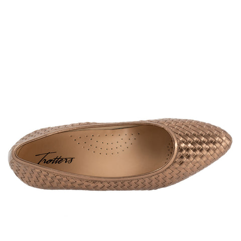 Trotters Jade T2269-222 Womens Brown Wide Leather Slip On Pumps Heels Shoes