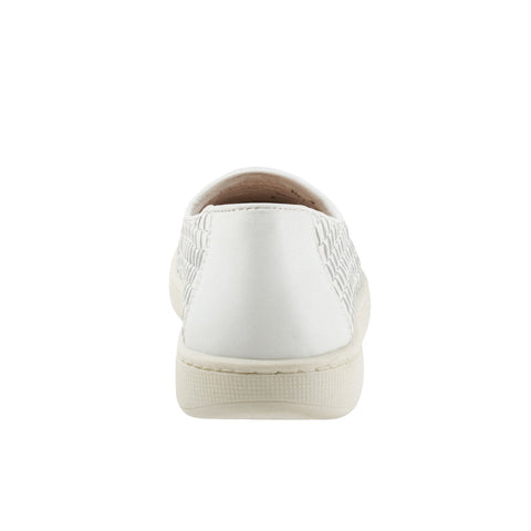 Trotters Adelina T2300-100 Womens White Wide Leather Loafer Flats Shoes