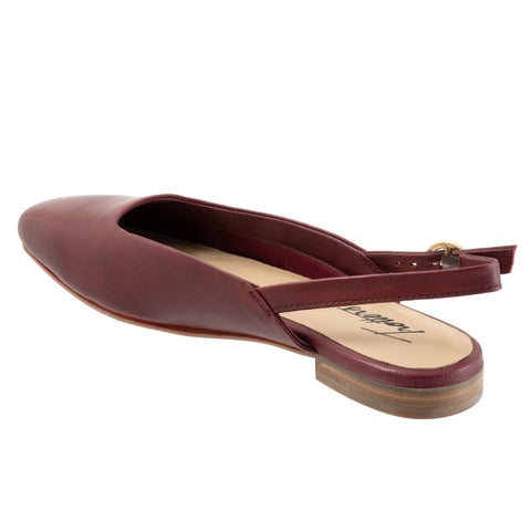 Trotters Holly T2307-642 Womens Red Narrow Leather Slingback Flats Shoes