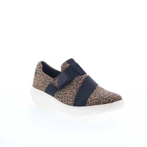 Clarks Kayleigh Charm 26164234 Womens Brown Lifestyle Sneakers Shoes