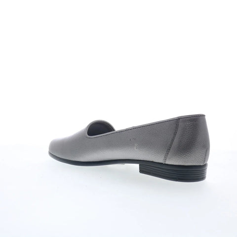 Trotters Liz Tumbled T1807-033 Womens Gray Leather Loafer Flats Shoes