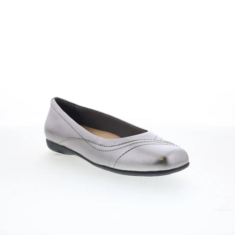 Trotters Sasha T2327-033 Womens Silver Leather Slip On Loafer Flats Shoes