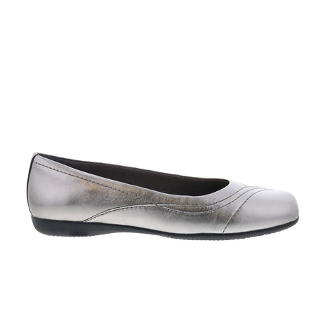 Trotters Sasha T2327-033 Womens Silver Leather Slip On Loafer Flats Shoes