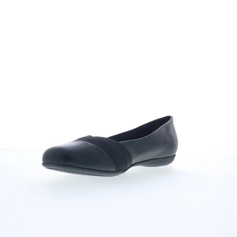 Trotters Stella T2374-001 Womens Black Synthetic Slip On Ballet Flats Shoes