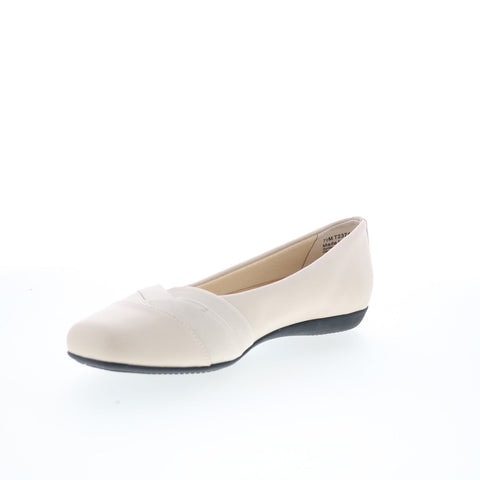 Trotters Stella T2374-112 Womens Beige Synthetic Slip On Ballet Flats Shoes