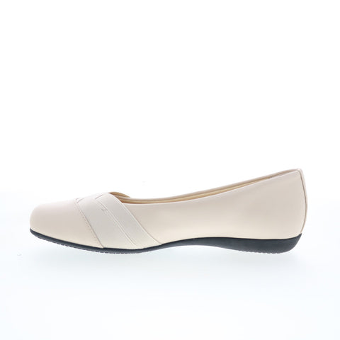 Trotters Stella T2374-112 Womens Beige Synthetic Slip On Ballet Flats Shoes