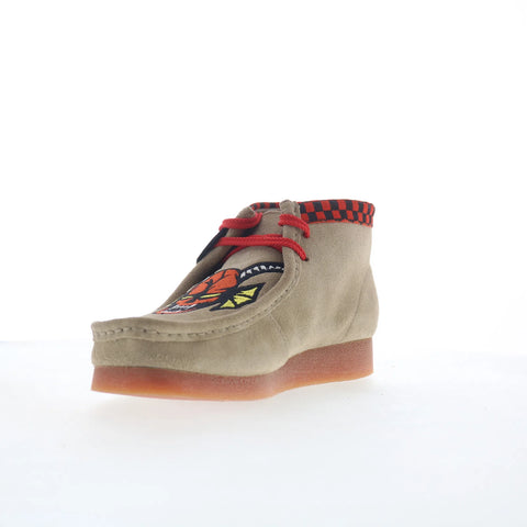 Clarks Wallabee Evo Stranger Things 26181028 Mens Beige Suede Chukkas Boots