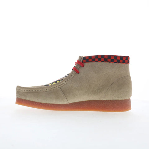 Clarks Wallabee Evo Stranger Things 26181028 Mens Beige Suede Chukkas Boots