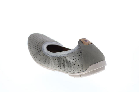 Clarks Un Tract 26124049 Womens Green Leather Slip On Ballet Flats Shoes