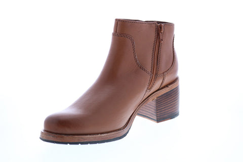 Clarks Clarkdale Dawn 26143853 Womens Brown Leather Ankle & Booties Boots