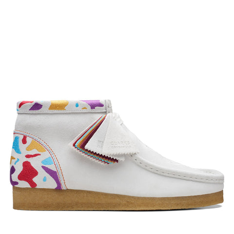 Clarks Wallabee Boot 26167978 Mens White Suede Lace Up Chukkas Boots