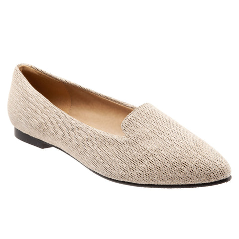 Trotters Harlowe T1707-134 Womens Beige Leather Slip On Loafer Flats Shoes